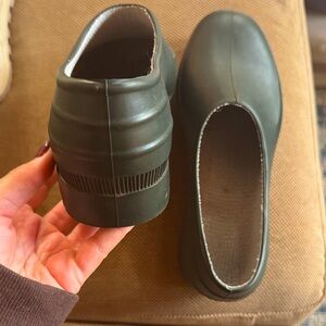 Chic garden clog from Gardenheir :)